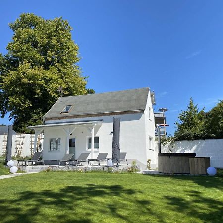 Villa Jenny - Ferienappartement 1 Mit Meerblick Сасниц Екстериор снимка