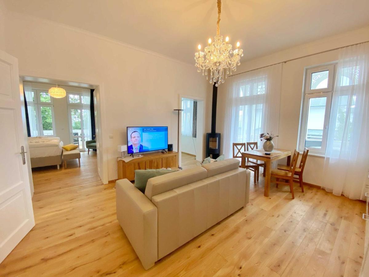Villa Jenny - Ferienappartement 1 Mit Meerblick Сасниц Екстериор снимка