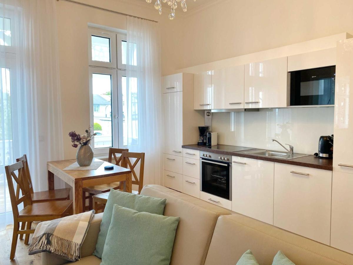 Villa Jenny - Ferienappartement 1 Mit Meerblick Сасниц Екстериор снимка